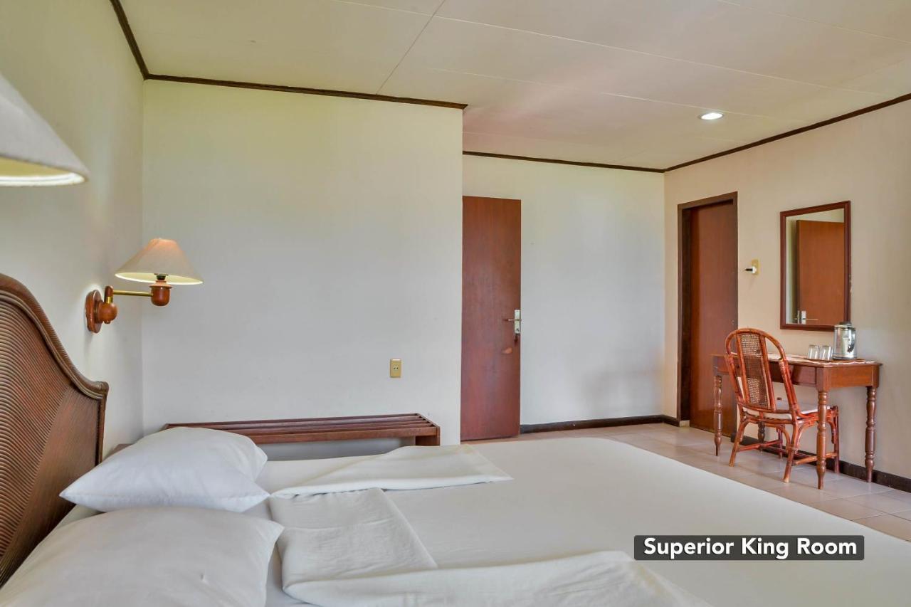 Silintong Hotel Ambarita Zewnętrze zdjęcie