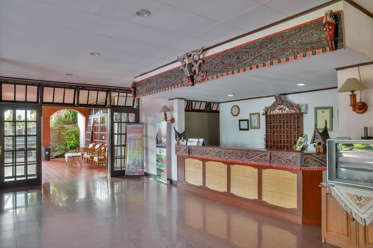 Silintong Hotel Ambarita Zewnętrze zdjęcie