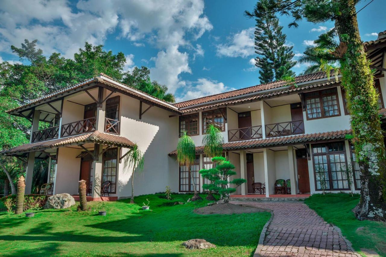Silintong Hotel Ambarita Zewnętrze zdjęcie