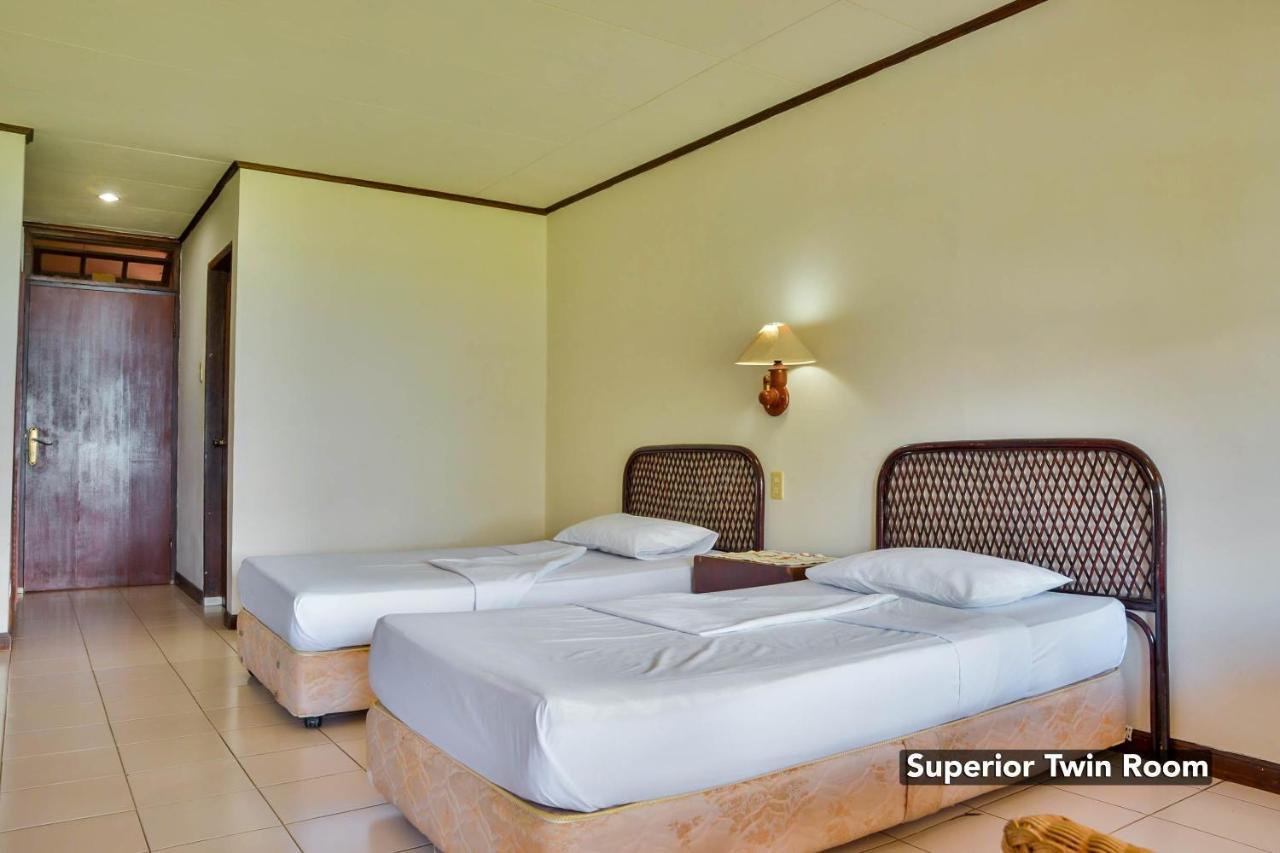 Silintong Hotel Ambarita Zewnętrze zdjęcie