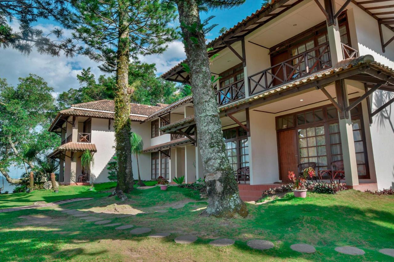 Silintong Hotel Ambarita Zewnętrze zdjęcie