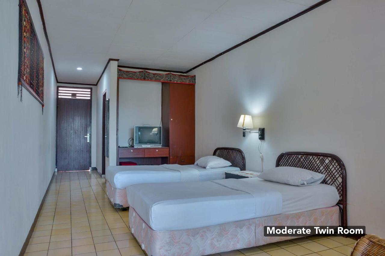 Silintong Hotel Ambarita Zewnętrze zdjęcie