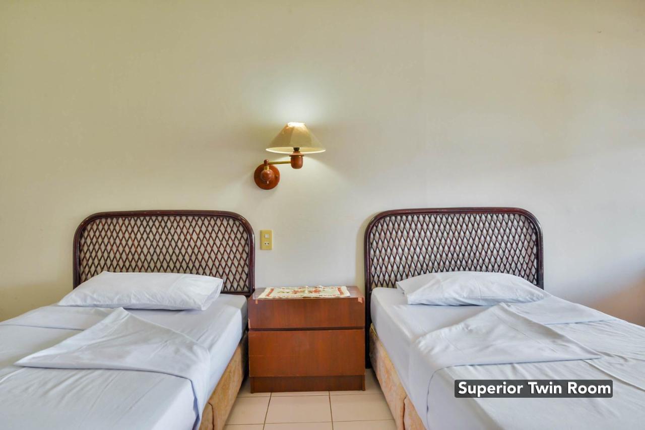 Silintong Hotel Ambarita Zewnętrze zdjęcie